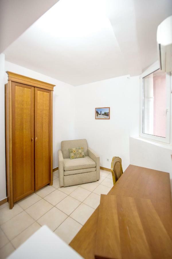 Apartments & Rooms Nikolic ブドヴァ エクステリア 写真